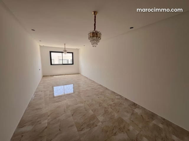 Louez cet appartement à Harhoura. Superficie 150 m². Salon traditionnel marocain, résidence sécurisée — Temara
