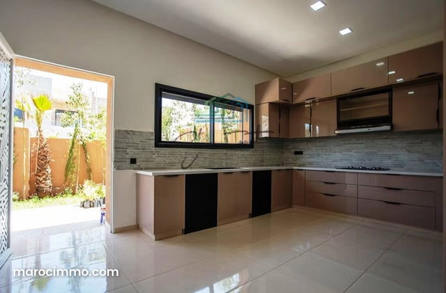 Maison de luxe à vendre à Hay Zitoun. 6 grandes pièces. Belle terrasse et jardin — 4
