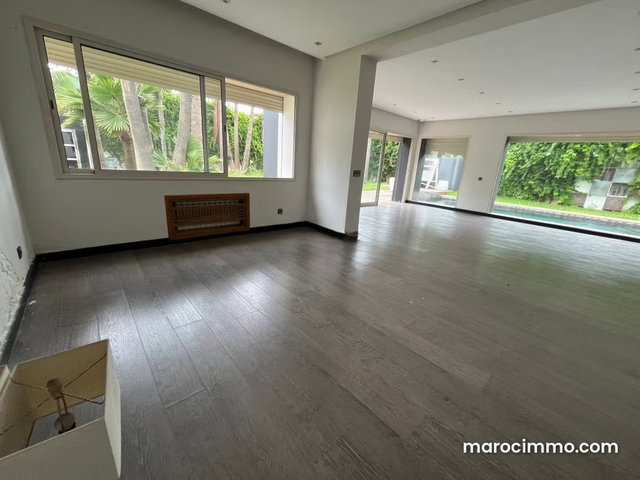 À louer – Superbe villa à Anfa, avec piscine et à 5 minutes à pied de la Corniche de Casablanca 5 chambres — 3