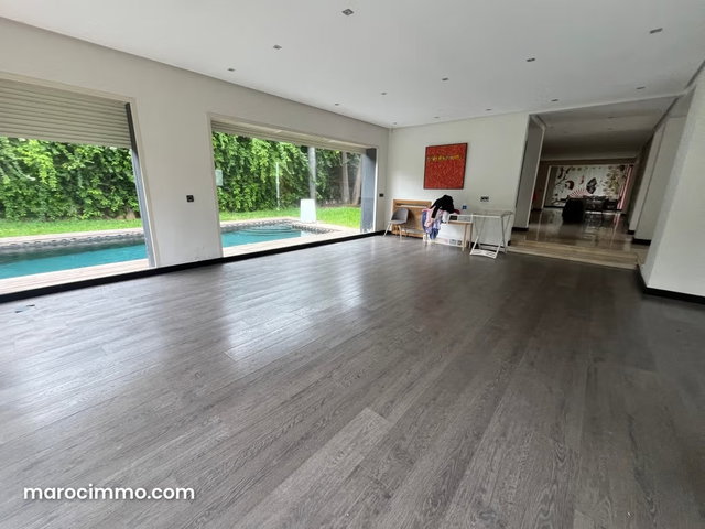 À louer – Superbe villa à Anfa, avec piscine et à 5 minutes à pied de la Corniche de Casablanca 5 chambres — 4