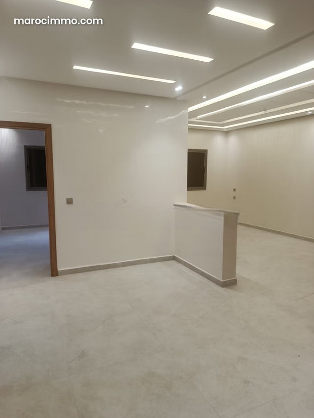 Bel appartement à vendre à Mhamid. Surface totale 130 m². Porte blindée et résidence sécurisée — 4