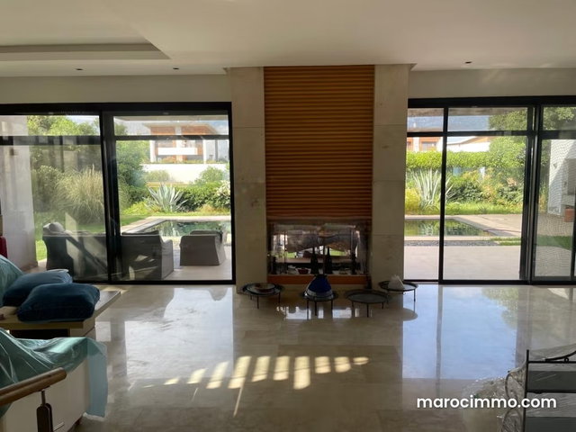Superbe villa à louer à Ville Verte Vide 5 chambres agréables. Piscine et cheminée — 4