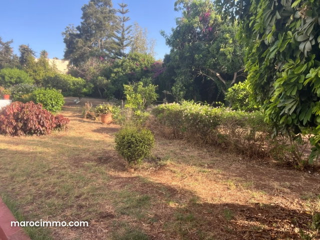 Luxurious Villa for Sale in Harhoura. 3333 m² Surface Area. Beautiful Terrace and Garden — 4