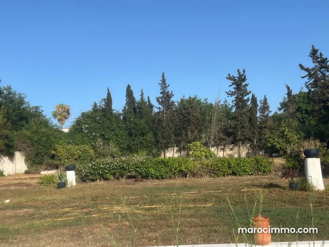 Luxurious Villa for Sale in Harhoura. 3333 m² Surface Area. Beautiful Terrace and Garden — 5