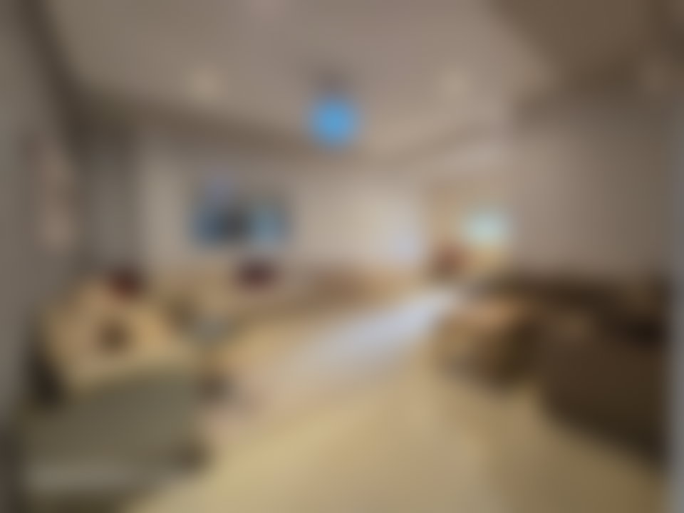 شقة مشرقة مع شرفة واسعة للبيع بحي الرياض الرباط