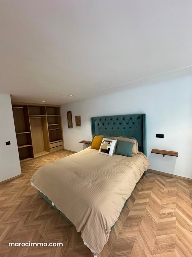 Loft-duplex neuf, jamais habité, entièrement meublé et équipé, situé dans une résidence neuve au cœur des Princesses. — 5