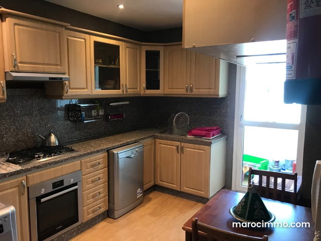 Appartement à louer à Val Fleury. 4 pièces. Service de concierge, cheminée — 3