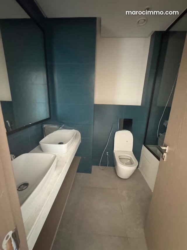 Bel appartement en location à Ain Diab Extension. Surface totale 120 m². Places de parking et terrasse — 5