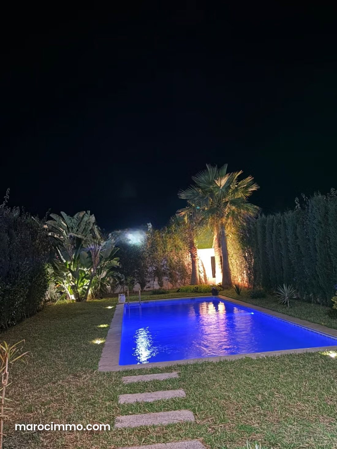 Furnished villa with swimming pool for rent in Dar Bouazza — Dar Bouazza
