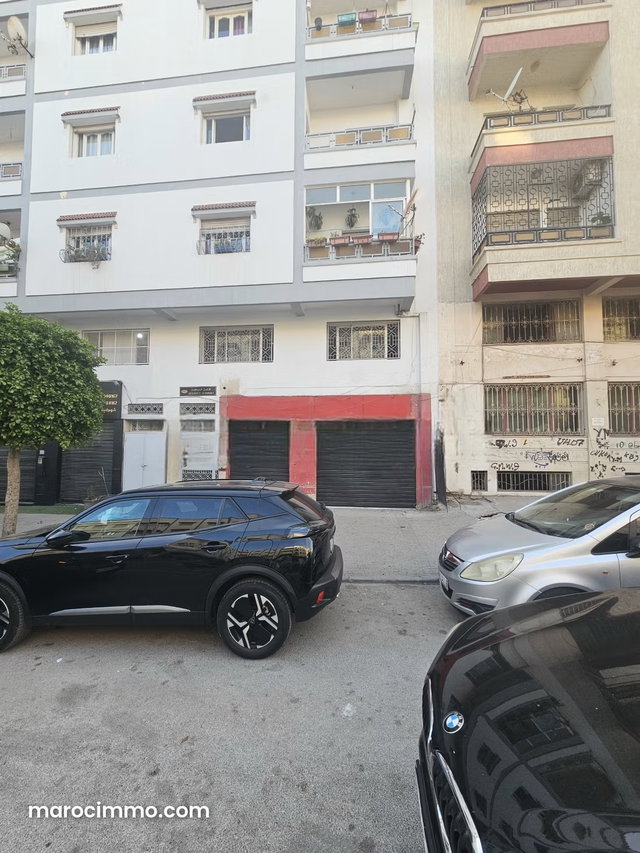 Louez ce local commercial à Nzaha. Surface de 300 m² — 3