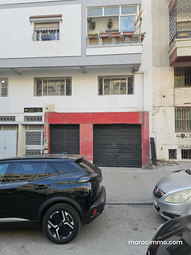 Louez ce local commercial à Nzaha. Surface de 300 m² — 2