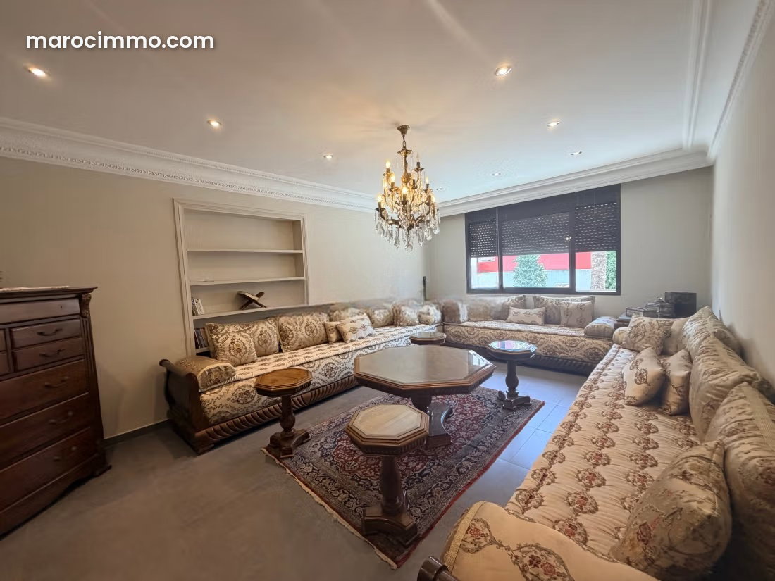Appartement avec jardin privatif et garage à Maârif Extension Casablanca — Casablanca