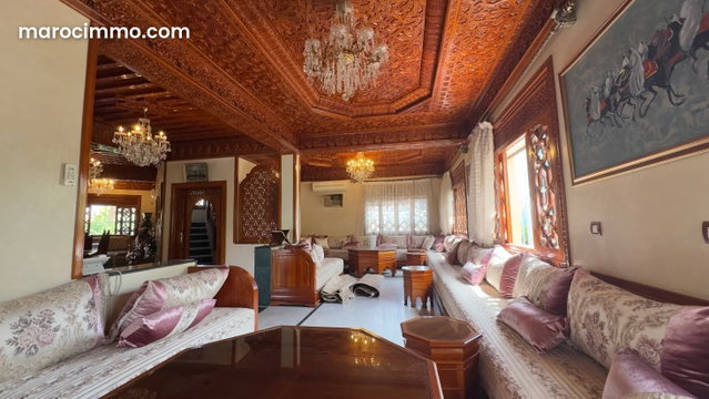 Beautiful villa for sale just a stone's throw from private heated pool — 2