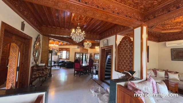 Beautiful villa for sale just a stone's throw from private heated pool — 3