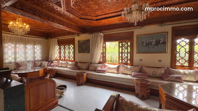 Beautiful villa for sale just a stone's throw from private heated pool — 4