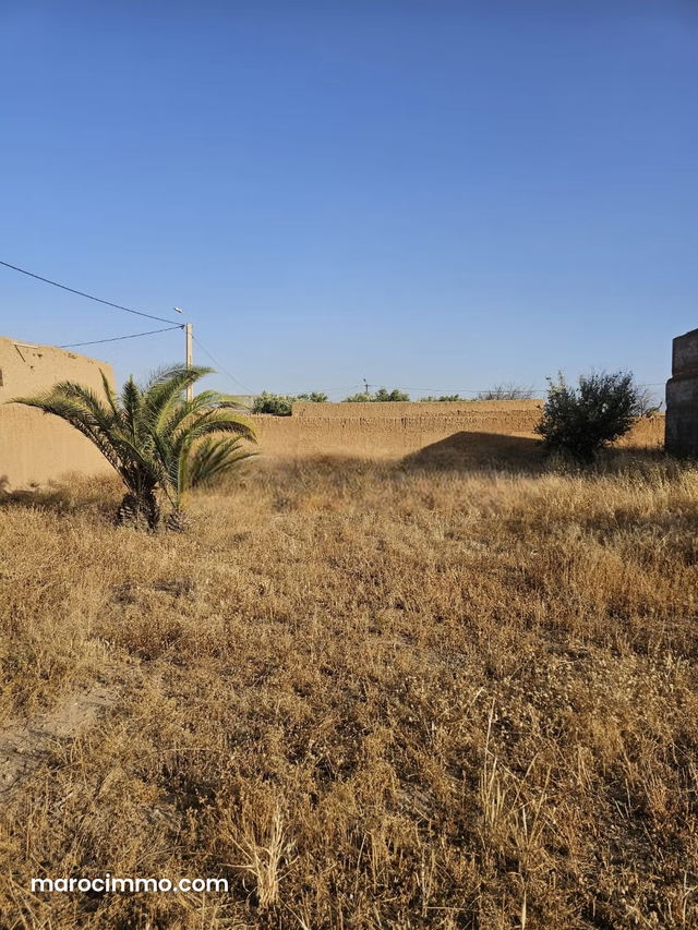 Vente villa semi finie gros œuvre grand terrain — Assa