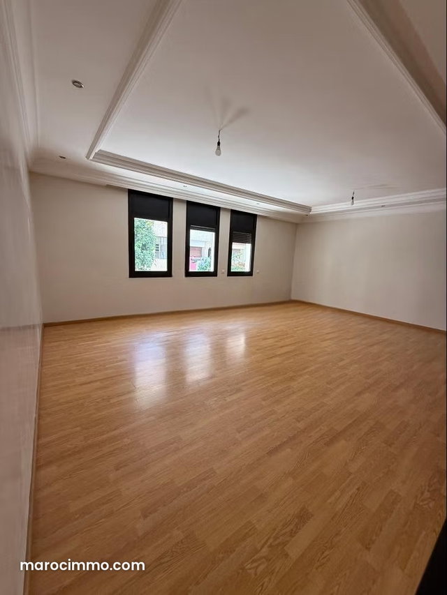 Appartement 4 chambre salon en location à Agdal. Surface totale 200 m². Avec garage et ascenseur — 2