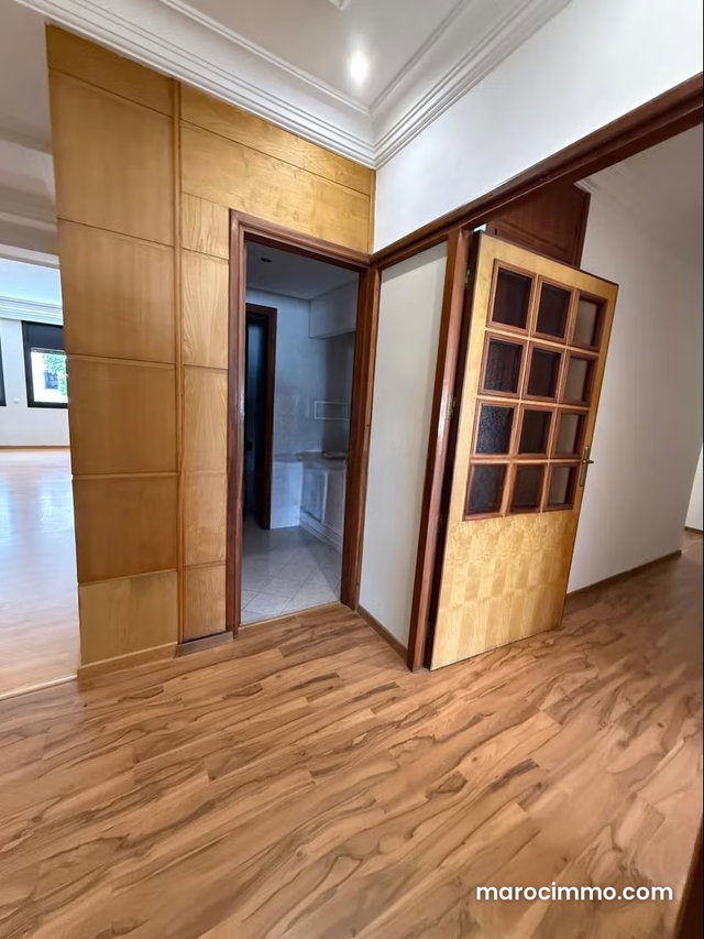 Appartement 4 chambre salon en location à Agdal. Surface totale 200 m². Avec garage et ascenseur — 5
