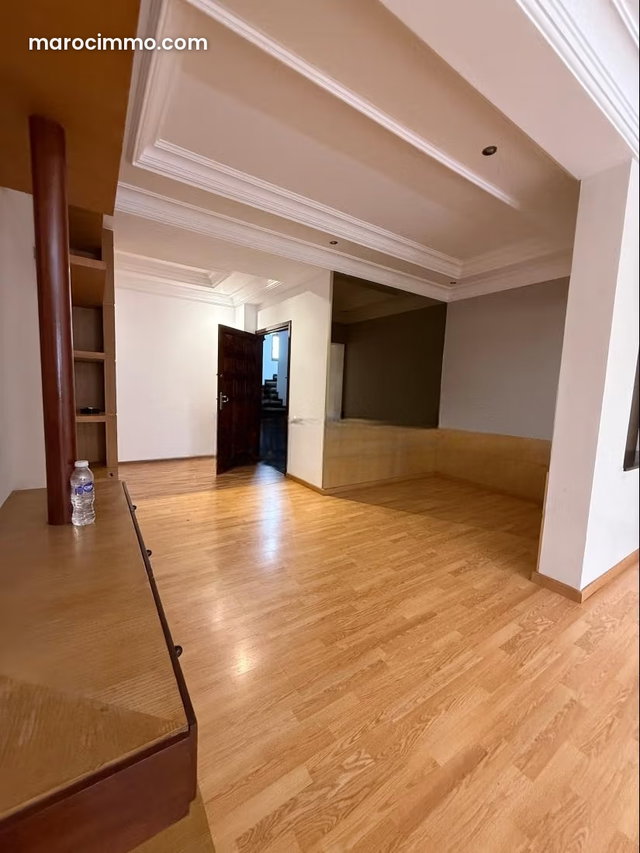Appartement 4 chambre salon en location à Agdal. Surface totale 200 m². Avec garage et ascenseur — 4