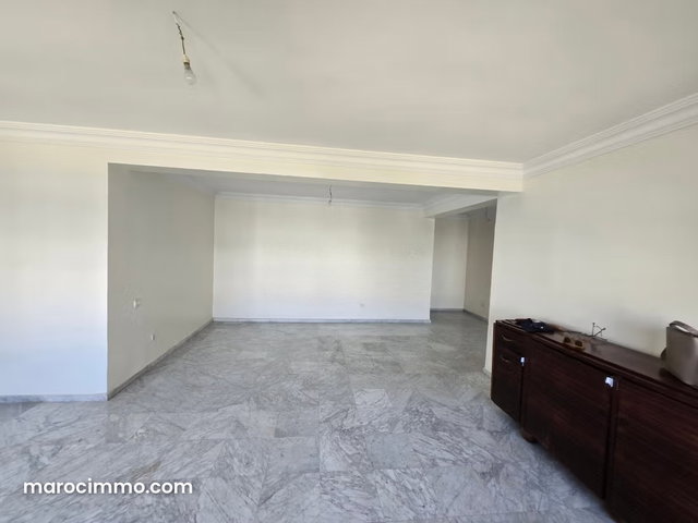 Bel appartement à vendre à Ain Diab. 3 chambres. Jardin et ascenseur — 4