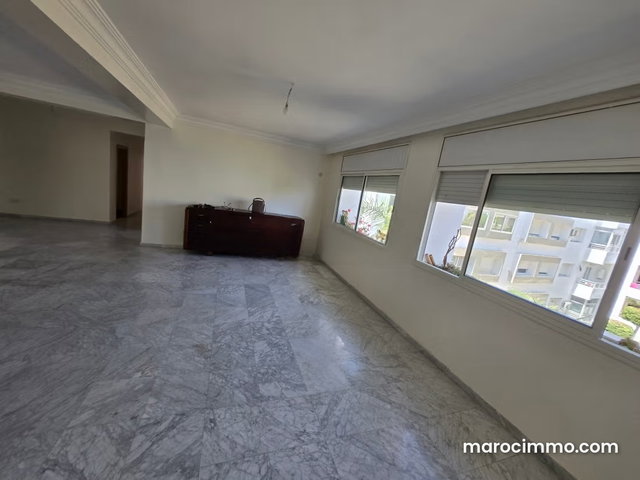 Bel appartement à vendre à Ain Diab. 3 chambres. Jardin et ascenseur — 2