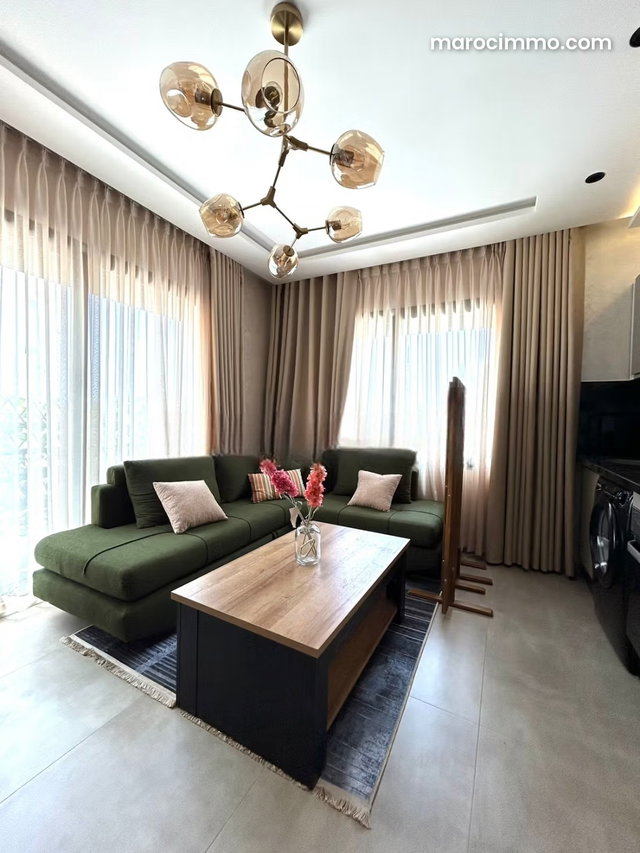 Studio neuf meublé ensoleillé et bien situé — 3