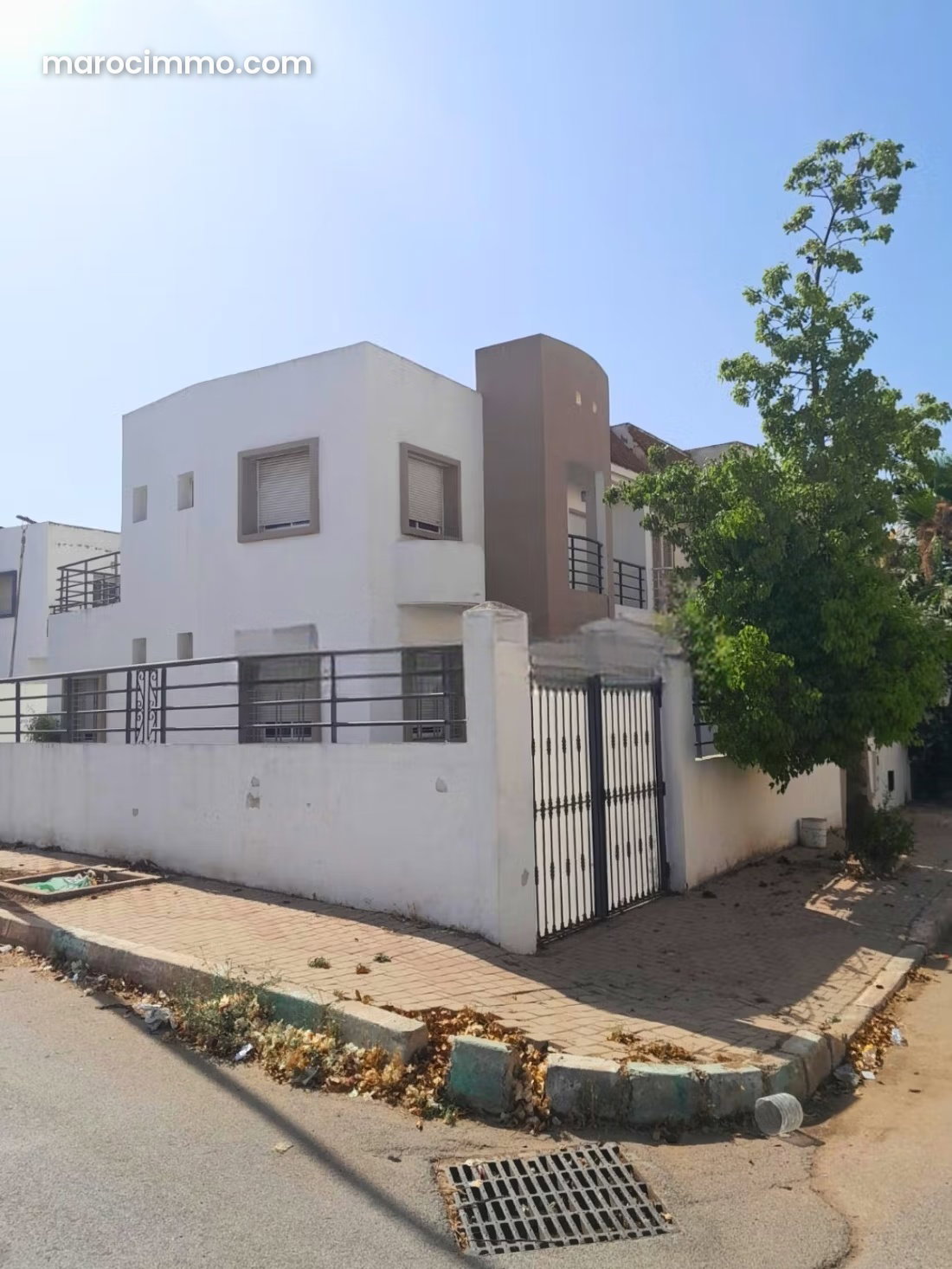 فيلا مريحة مع حديقة وكراج للكراء في نواصر — النواصر