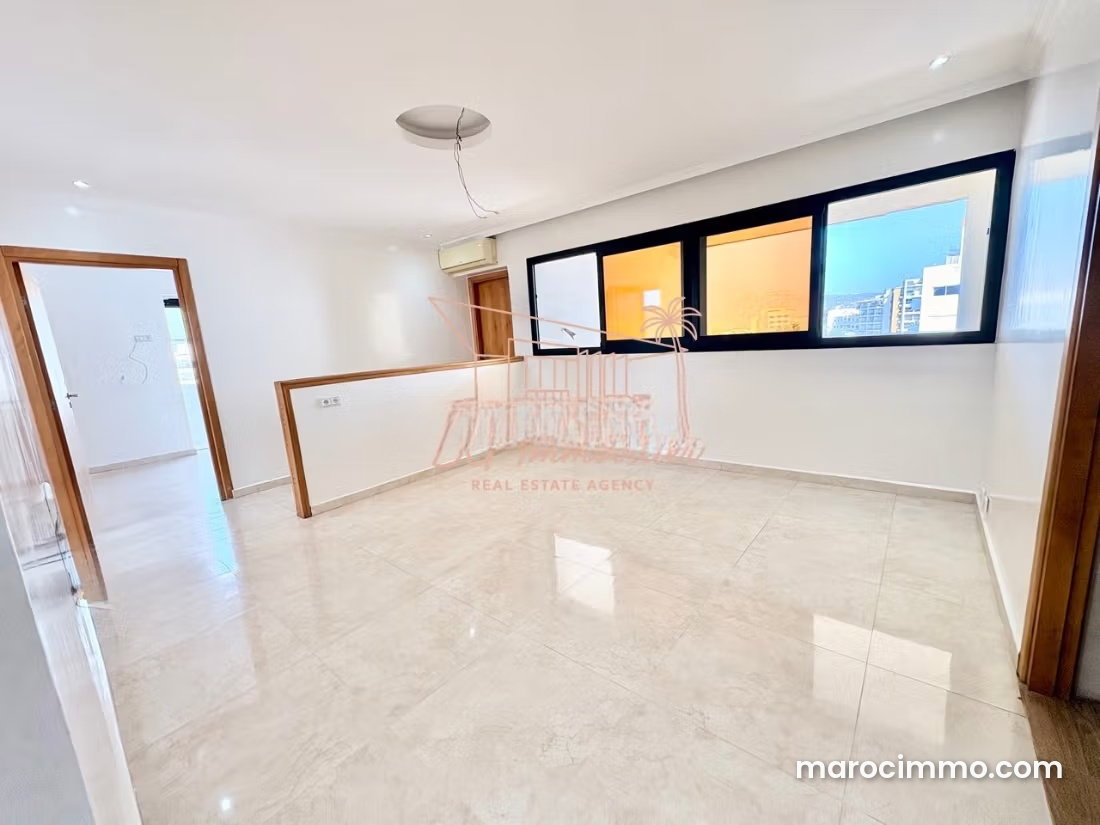 Appartement 5 pièces avec terrasse et vue montagne à Boutchakat Agadir — Agadir
