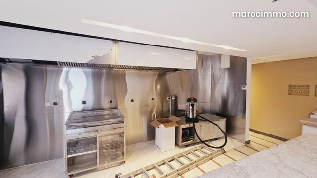 Pas de porte restaurant – Hivernage — 5