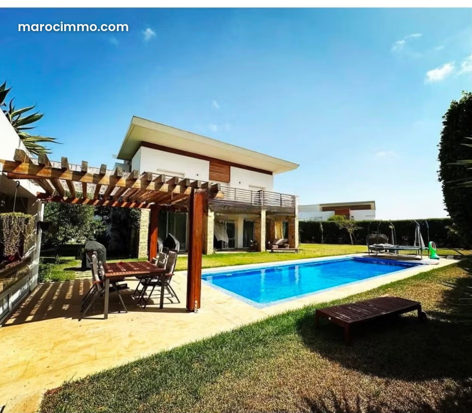 Luxury villa for rent in Ville Verte, Bouskoura, with garden and pool — Bouskoura