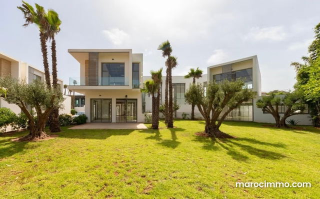 Villa professionnelle de standing 627m² Val d'Anfa — Casablanca