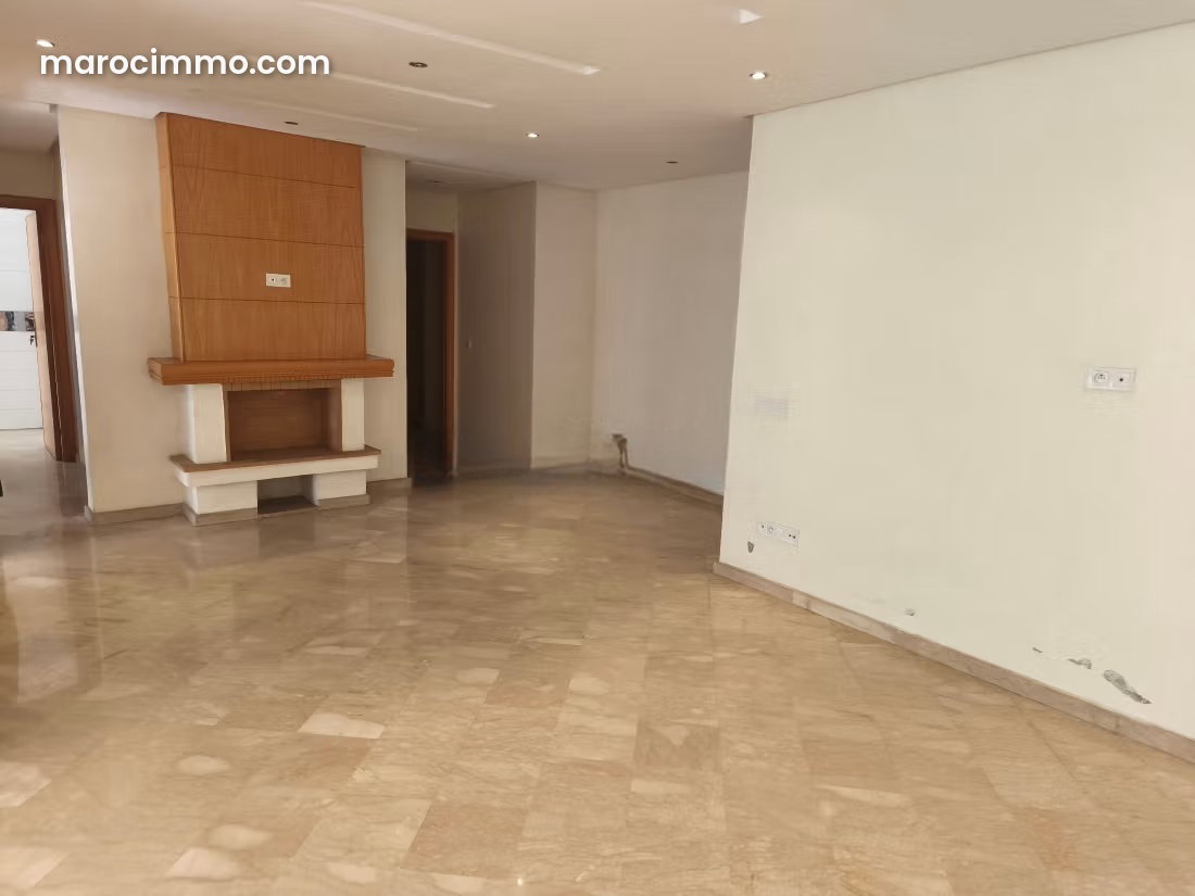 3-Bedroom Apartment in Mers Sultan, Casablanca with Garage — Casablanca