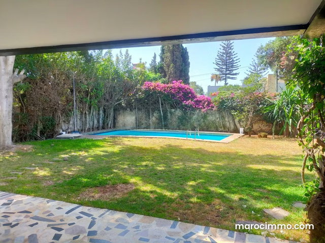 Villa d'époque avec piscine et jardin — 2