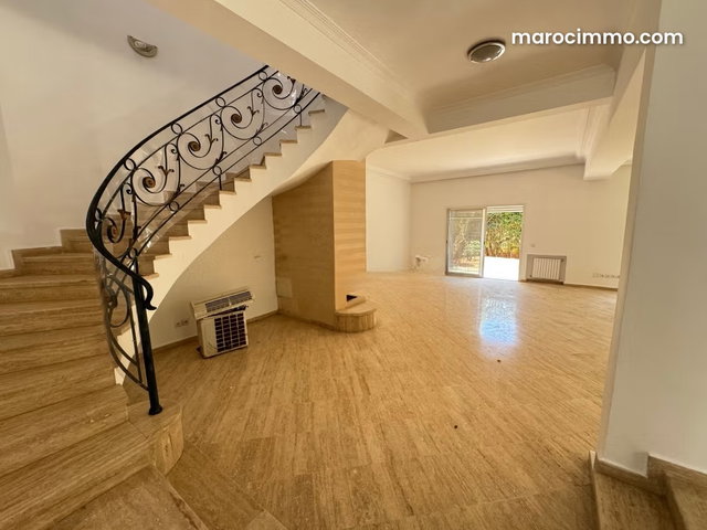 Villa de luxe à louer à Ain Diab. 5 grandes pièces — 3