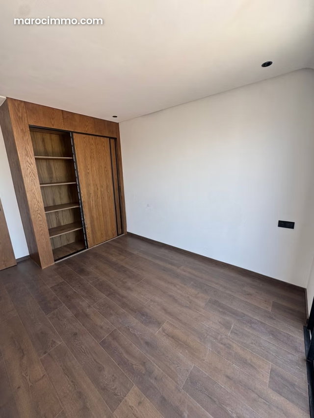 Studio luxueux à vendre à Palmier. 1 belle chambre. Porte blindée, salon marocain traditionnel — 5