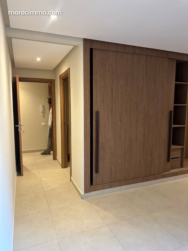Apartment for Sale in Guéliz. Total area 102 m². Concierge service and air conditioning — 3