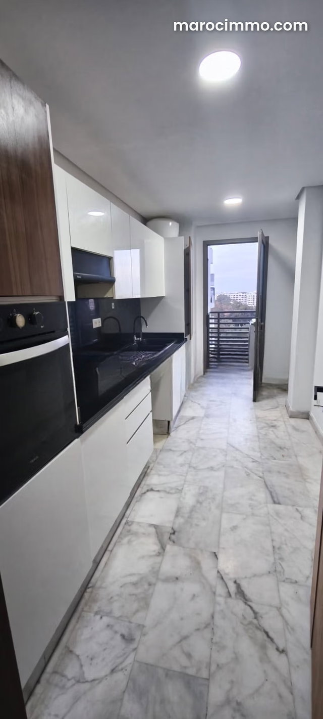 Louez cet appartement à Casablanca Finance City. Superficie 100 m². Double vitrage et chauffage central — 4