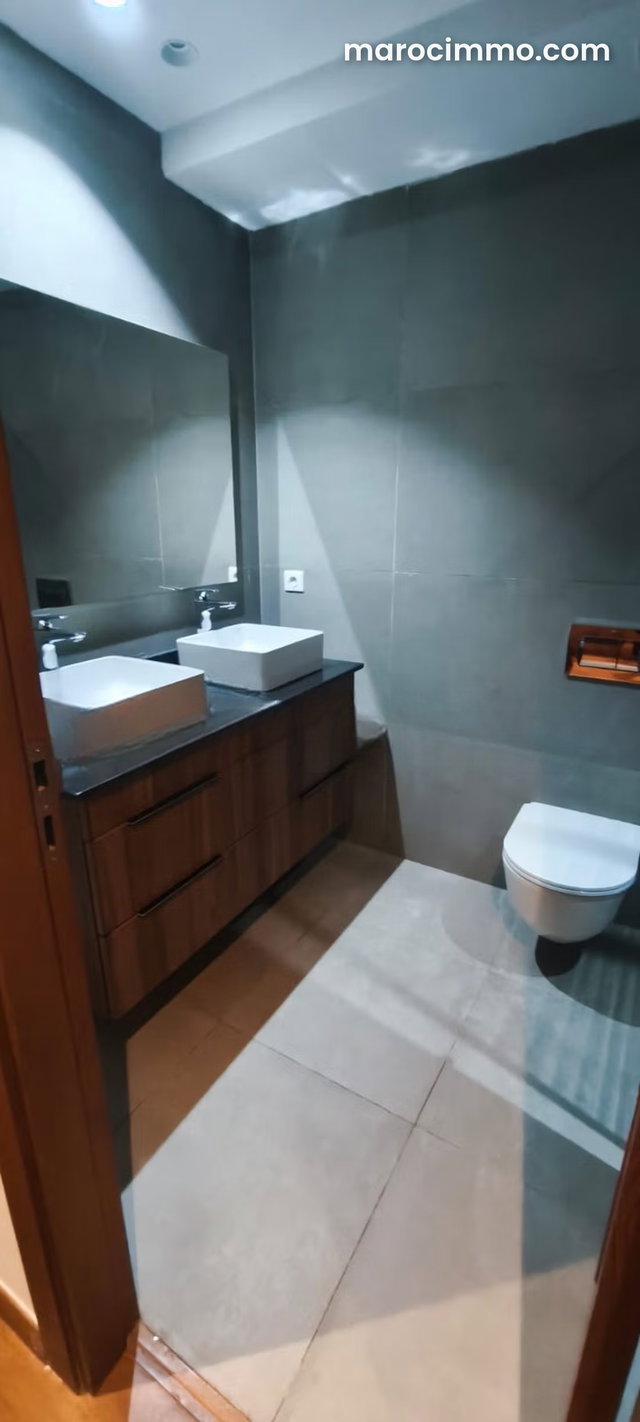Louez cet appartement à Casablanca Finance City. Superficie 100 m². Double vitrage et chauffage central — 3
