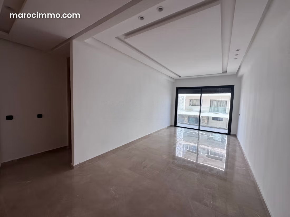 Appartement 3 pièces à louer à Riyad Rabat avec garage — Rabat