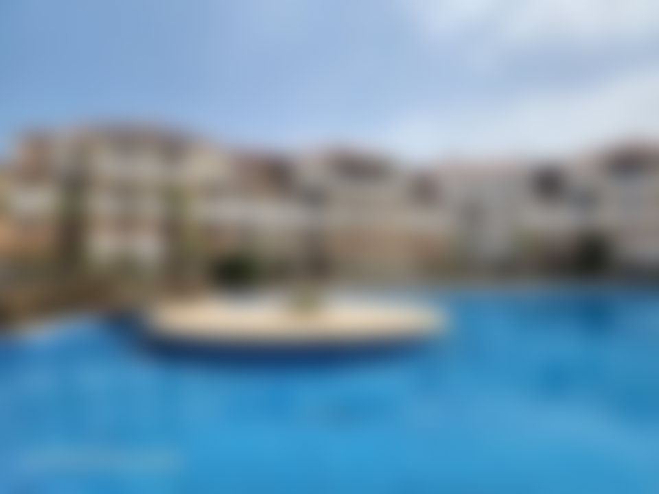 شقة مشرقة بتراس ومسبح للبيع ببرشيد