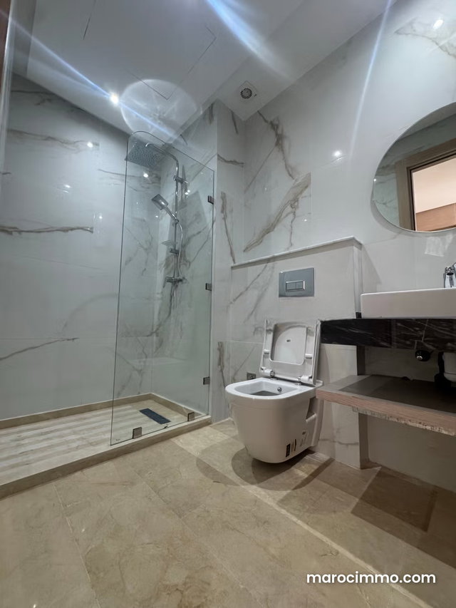 Vente d'un bel appartement à Bourgogne Ouest. 1 belle chambre. Ascenseur et garage — 3