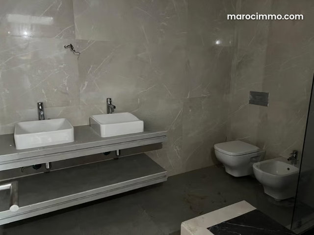 Tamaris –Appartement VIDE en location face mer 3CH — 3