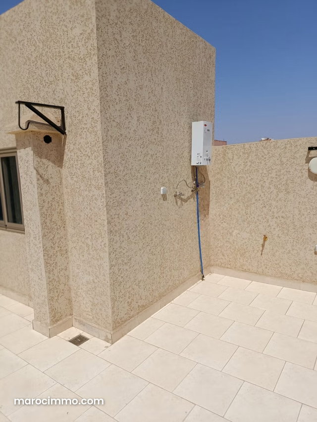Maison à vendre à Mhamid. Superficie 100 m². Antenne parabolique et sécurité — 5