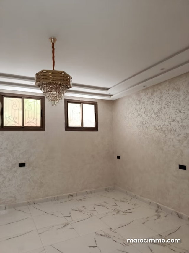 Maison à vendre à Mhamid. Superficie 100 m². Antenne parabolique et sécurité — 2
