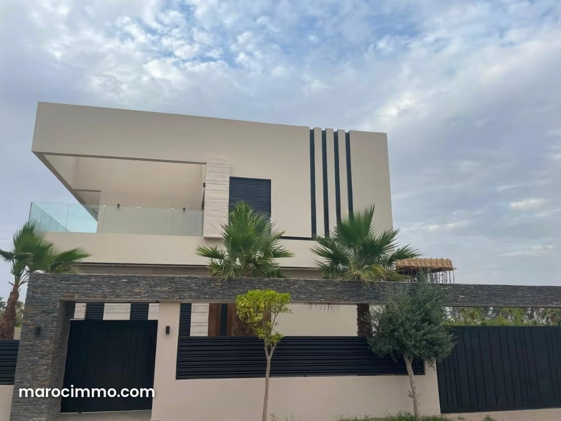 فيلا فاخرة للإيجار بطريق تحناوت في مراكش — مراكش