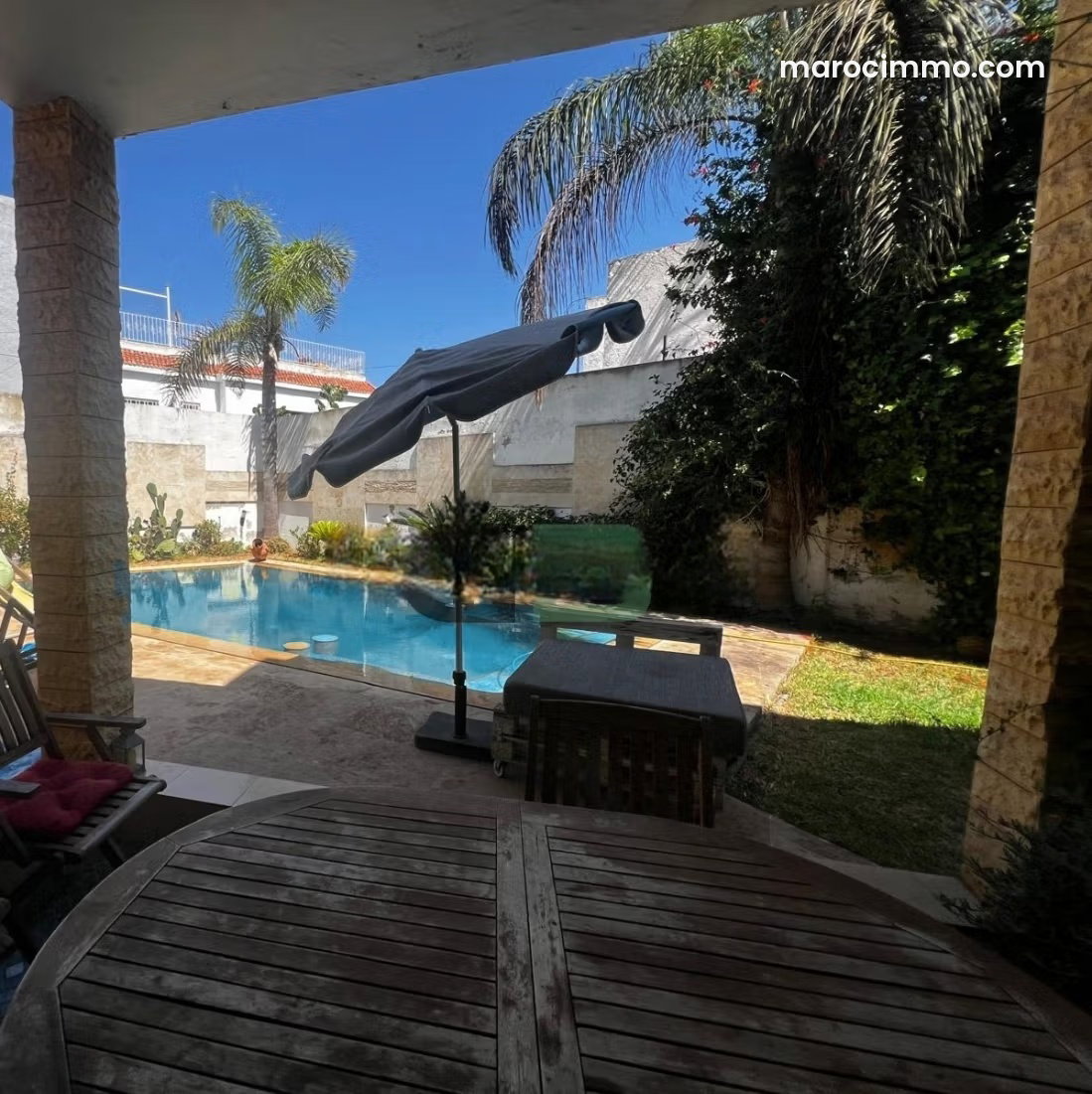 Villa à louer à Aïn Diab, Casablanca, jardin et piscine — Casablanca