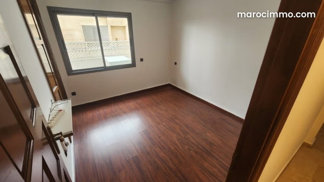 Location d'un appartement à Bourgogne Ouest. 3 chambres. Résidence avec concierge, climatisation générale — 5