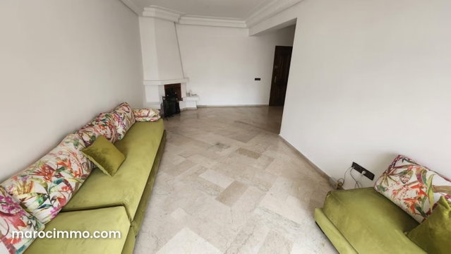 Location d'un appartement à Bourgogne Ouest. 3 chambres. Résidence avec concierge, climatisation générale — 2