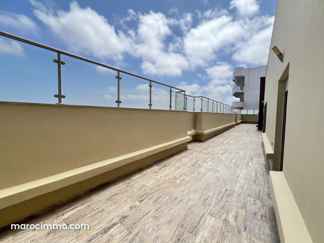 Location d'un appartement à Palmier. Surface totale 168 m². Ascenseur et places de parking — 3