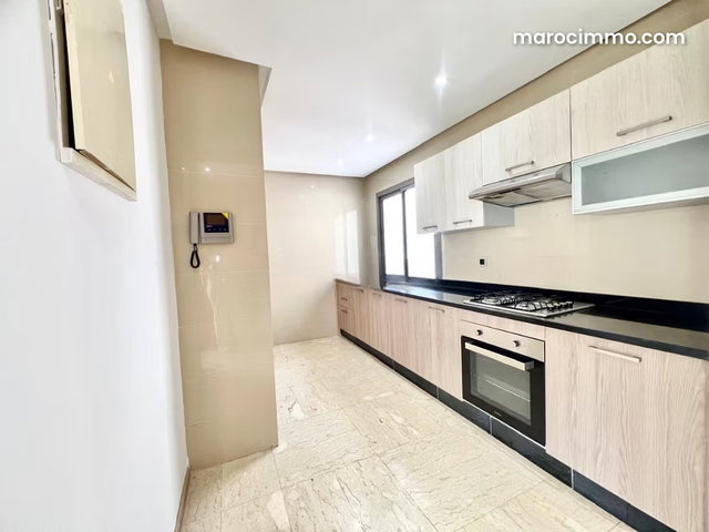 Location d'un appartement à Palmier. Surface totale 168 m². Ascenseur et places de parking — 2